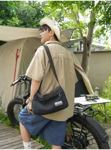Borsa a tracolla in tela casual da esterno, grande capacità per il lavoro quotidiano.