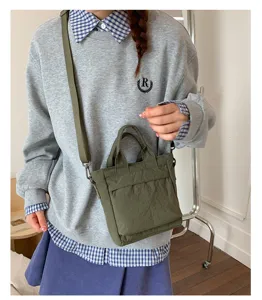 Canvas crossbody handtas voor dames, casual pendeltas, lichtgewicht dagelijkse tote.