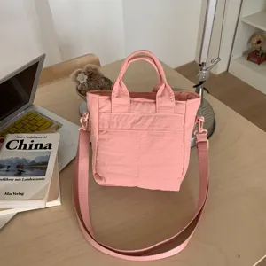 Casual roze canvas shopper tas voor dames, lichte en handige schoudertas of crossbody.