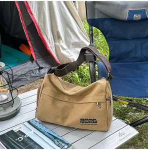 Borsa a tracolla in tela cachi, vista dettagliata stile campeggio all'aperto design