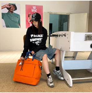 Grande borsa da viaggio per donna, design di stoccaggio bagagli portatile ed estensibile.