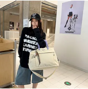 Grande borsa da viaggio per donna, borsone impermeabile e leggero per weekend e volo.