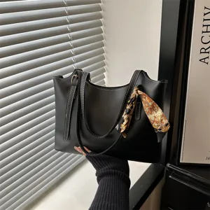 Borsa a tracolla in pelle PU nera da donna, borsa vintage casual per lavoro con foulard di seta.