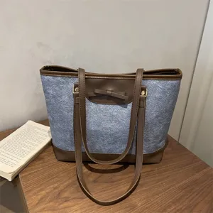 Women large capacity shoulder tote bag, stylish commuting handbag for daily use and college students.