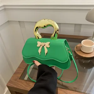 Petit sac à main vert avec poignée dorée et nœud, élégant sac bandoulière pour femme