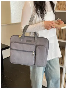 Borsa per laptop in camoscio grigio con scomparti multipli, elegante ventiquattrore da lavoro.