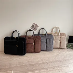 Grande borsa per laptop da lavoro per affari con scomparti multipli e colore solido.