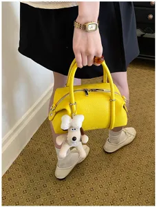 Bolso de mano Boston de cuero amarillo para mujer estilo coreano con lindo colgante de felpa