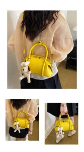 Bolso de hombro tipo almohada amarillo chic para mujer, bolso de cuero con bonito colgante de perro.