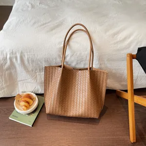Grand sac cabas fourre-tout tressé en cuir marron, sac à épaule élégant pour femme.