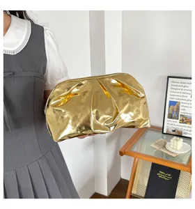 Sac pochette nuage plissé doré chic, sac de soirée en cuir PU souple pour les femmes.