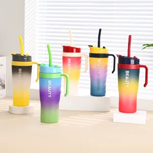 Verloop plastic beker met rietje en handvat, grote capaciteit reismok waterbeker.