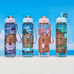 Leuke capybara plastic waterfles met draagband voor studenten sport en dagelijks gebruik.