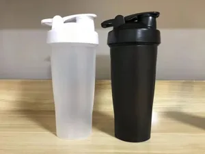 Close-up details of shaker cups showing portable lids and leak-proof design features.