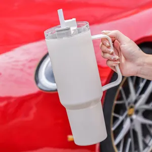 Großes Fassungsvermögen Isolierbecher mit Griff und Strohhalm, tragbarer Becher für Autos