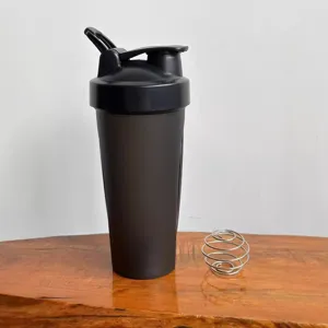 Outdoor sports fitness shaker cup, portable protein powder mixing cup, leak-proof design.