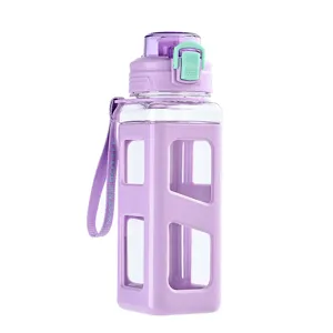 Bouteille d'eau carree portable avec grande capacite et un couvercle de securite pratique.