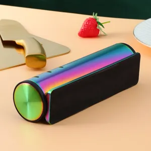 Aiguiseur de couteau à rouleau en acier inoxydable avec finition colorée et base.