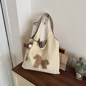 Sac cabas en toile chic pour femmes avec joli patch de cheval et charm en peluche pour le quotidien.