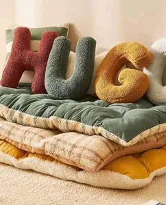Coussins décoratifs douillets en sherpa lettre esthétique salon chambre oreiller doux