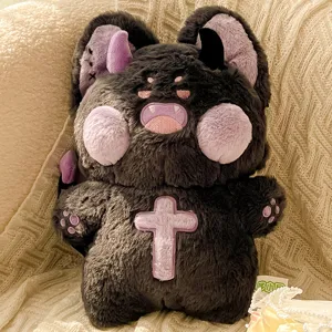 Lindo gato peluche negro estilo gótico diablo muñeco cojín suave con cuernos morados