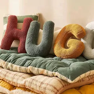 Coussins lettres bouclées douillets, coussins décoratifs alphabet pour canapé et chambre.