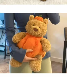 Niedlicher Kürbis Bär Plüschtier, weicher Kuschelbär mit Kürbishut für Kinder und Mädchen.