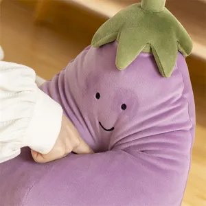Weiches Plüsch-Aubergine Kuscheltier niedliche Gemüse Puppe Detailansicht mit weicher Textur.