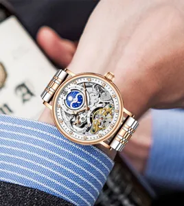 Reloj mecanico automatico para hombre con esfera esqueleto y fase lunar elegante.