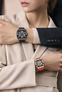 Reloj mecánico automático de lujo para hombre con esfera esqueleto tonéo y correa de caucho.