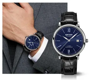 Herren Automatikmechanikuhr Detail, blaues Zifferblatt mit römischen Ziffern, Lederarmband.