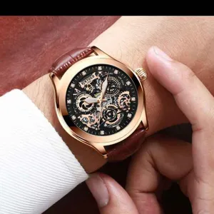 Reloj mecánico automático para hombre KINYUED esfera esquelética correa cuero marrón
