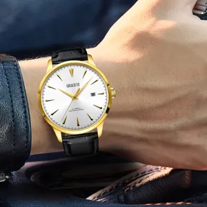 Herren Automatik Mechanikuhr mit goldenem Edelstahlgehäuse und schwarzem Lederarmband.