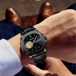 KINYUED Luxus Automatikuhr für Herren mit Skelett-Zifferblatt und Lederarmband.