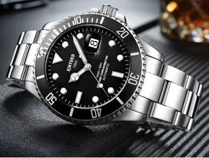 Herren Luxus Automatik Mechanik Uhr mit Edelstahl Armband und schwarzem Zifferblatt.
