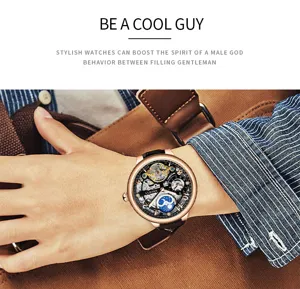 Detailaufnahme der KNORVS automatischen mechanischen Uhr mit skelettiertem Zifferblatt.