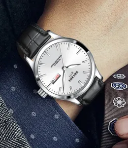 Herren Automatikuhr mechanische Uhr mit silbernem Zifferblatt und schwarzem Lederband.