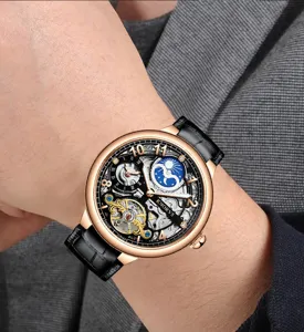 Entdecken Sie die elegante KNORVS automatische Skelett Herrenuhr mit edlem Mondphasenzifferblatt.