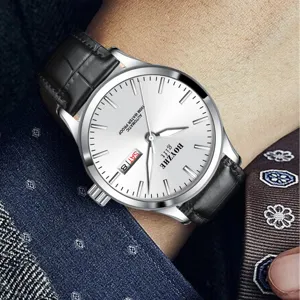 Herren Automatik Mechanikuhr mit silbernem Zifferblatt und schwarzem Lederarmband.