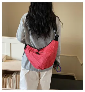 Nylon grid crossbody dumpling bag detail shot, showing casual style and daily wear look.