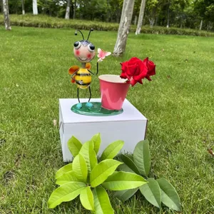 Vaso di fiori in metallo ape cartone animato e portapenne da scrivania per ufficio.