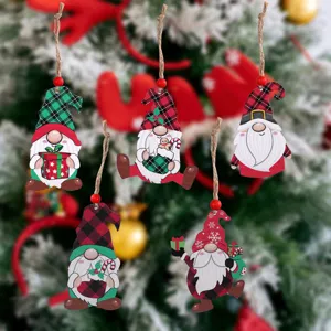 Ensemble de suspensions de noel en bois gnome, decorations d'arbre de fete chic.