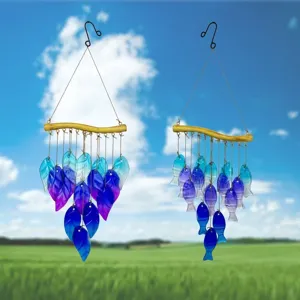 Handgefertigtes Schmelzglas Windspiel Hängende Dekoration für Garten, blaues Blatt- und Fisch-Design.