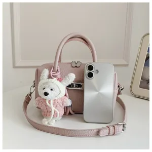 Bolso bandolera de cuero con grano lichi rosa y lindo colgante de peluche, bolso grande.