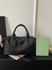 Large capacity solid color shoulder bag casual minimalist Boston handbag for daily commute.