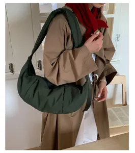 Elegante bolso de hombro acolchado verde oscuro, bolso hobo informal grande para mujer.