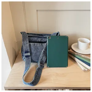 Borsa a tracolla in denim lavato borsa incrociata casual per il commuting quotidiano.