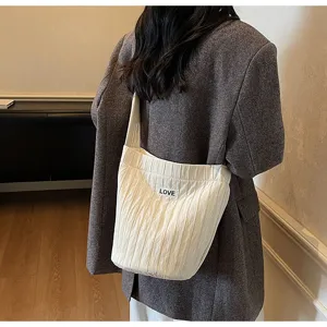 Casual pleated shoulder bag for women, relaxed large capacity tote bag daily use.