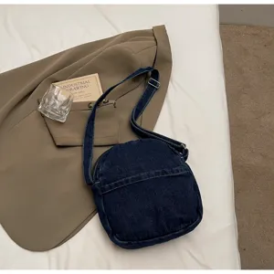 Sac bandoulière en denim bleu foncé décontracté pour femme, sac rond élégant usage quotidien.