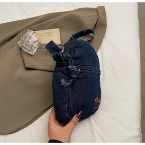 Sac bandoulière décontracté en denim avec broderie chien, sac élégant pour le voyage.